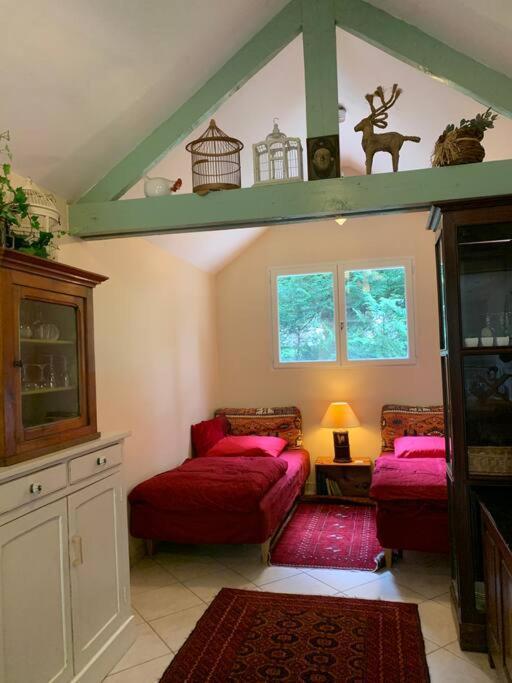 Maisonnette En Clairiere De Foret Gambais Exteriör bild