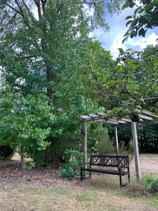 Maisonnette En Clairiere De Foret Gambais Exteriör bild