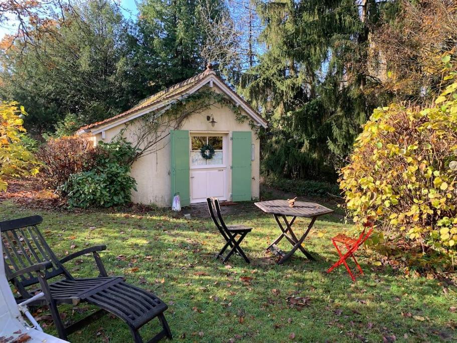 Maisonnette En Clairiere De Foret Gambais Exteriör bild